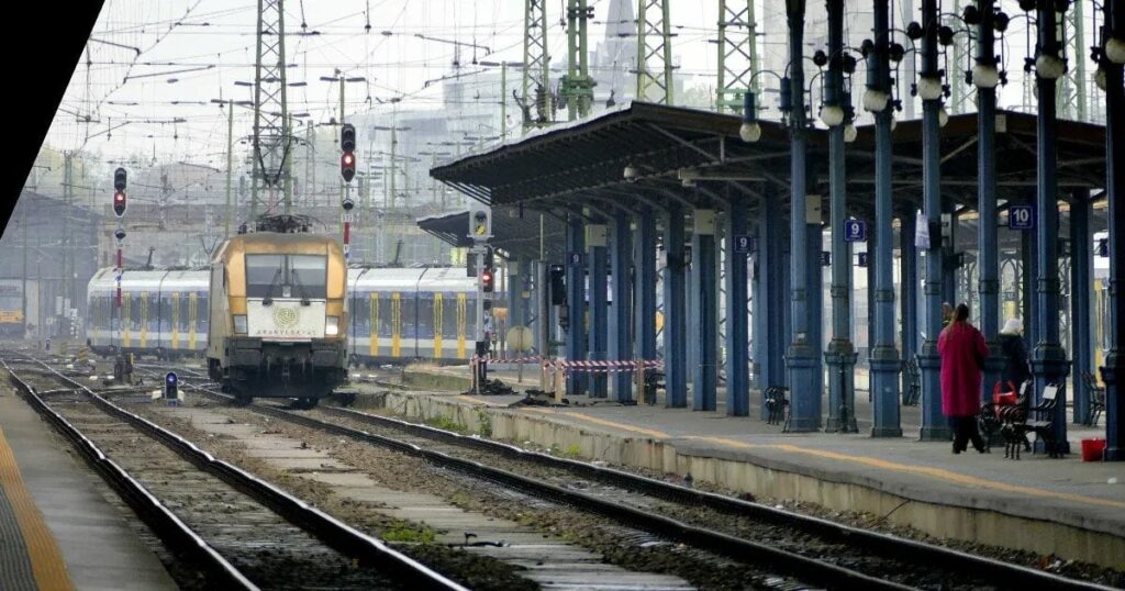 ナギカタ列車の男、ケレティ鉄道駅での遅れが予想される