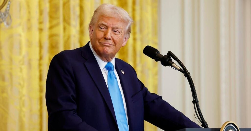 デインズはトランプに向かって押し戻すためにいくら犠牲にしますか？