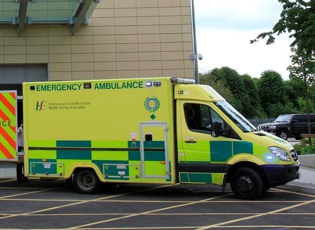 看護師は、洗浄液を飲んで後に死亡した認知症の女性患者のために999に電話することを拒否しました