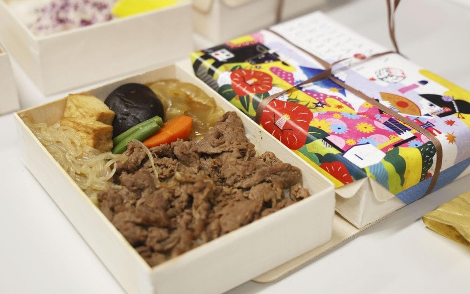 チューリッヒに展開された電車旅行者向けの日本の「エキベン」の箱入りの食事