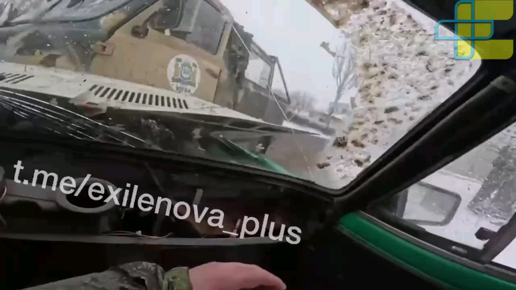 ロシアの侵略者は、道路の反対側で運転していたブハンカにラダをcrash落させました