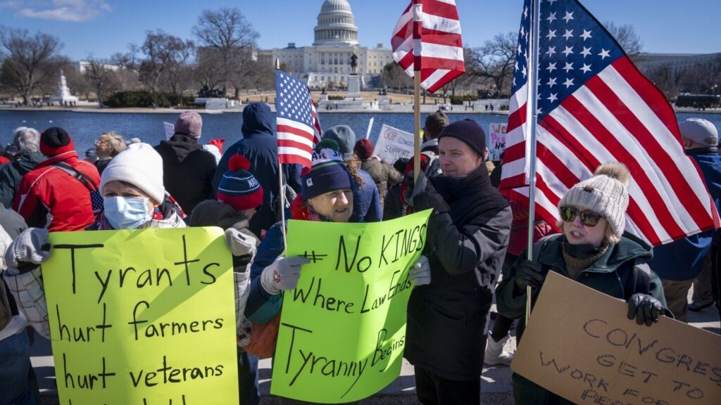 トランプとムスクに対する抗議から「大統領の日に王はいない」から出てきます