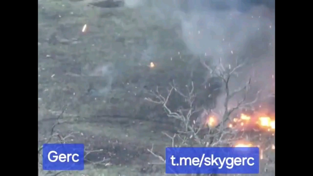 2人のロシアの兵士がATVに乗ってウクライナ人のATマインを打った。 Donetsk Oblast、2025年2月