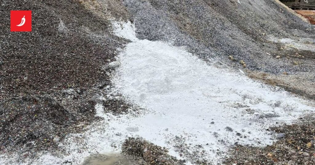 写真のトーンの無駄は福音の中で、市民は緊急リハビリを探して路上に出かけました