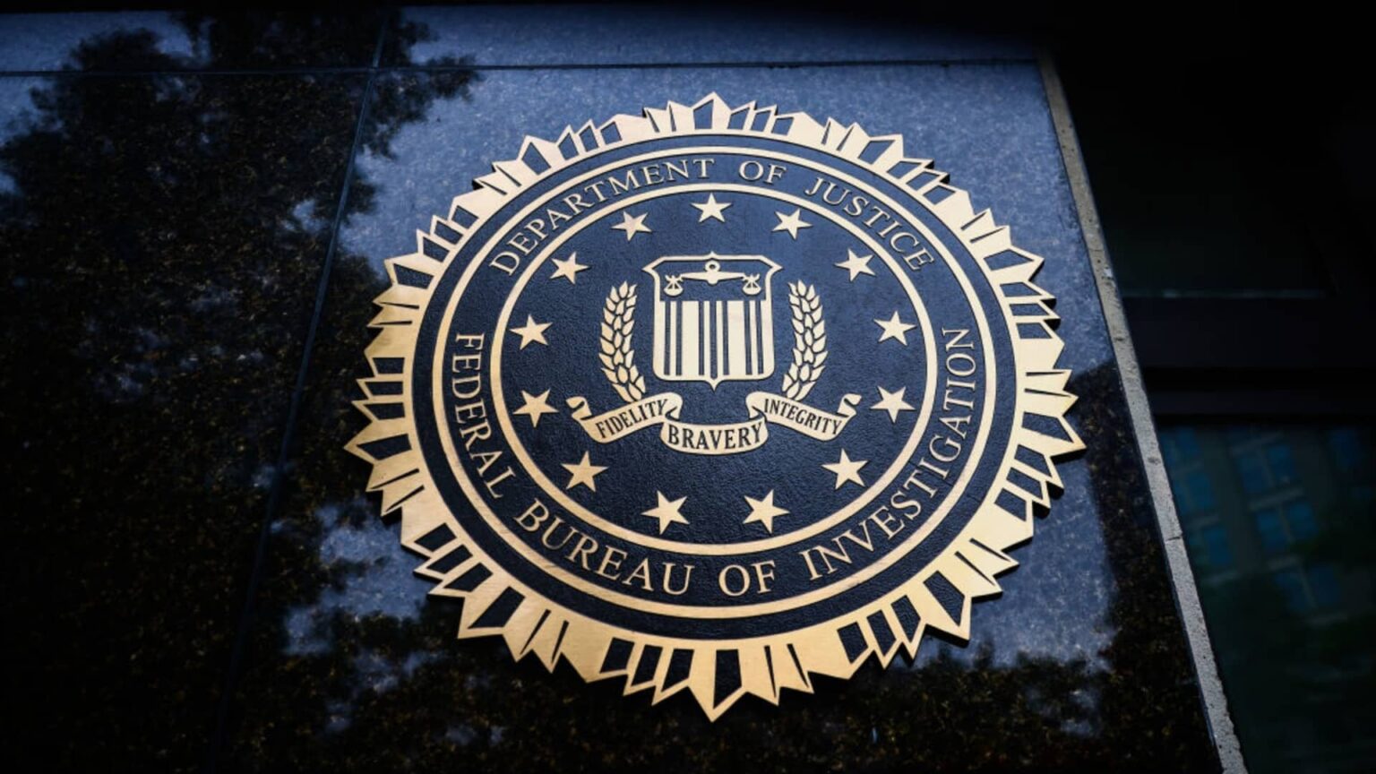 上級FBIの役人は、トランプ政権の発砲に力強く抵抗しました