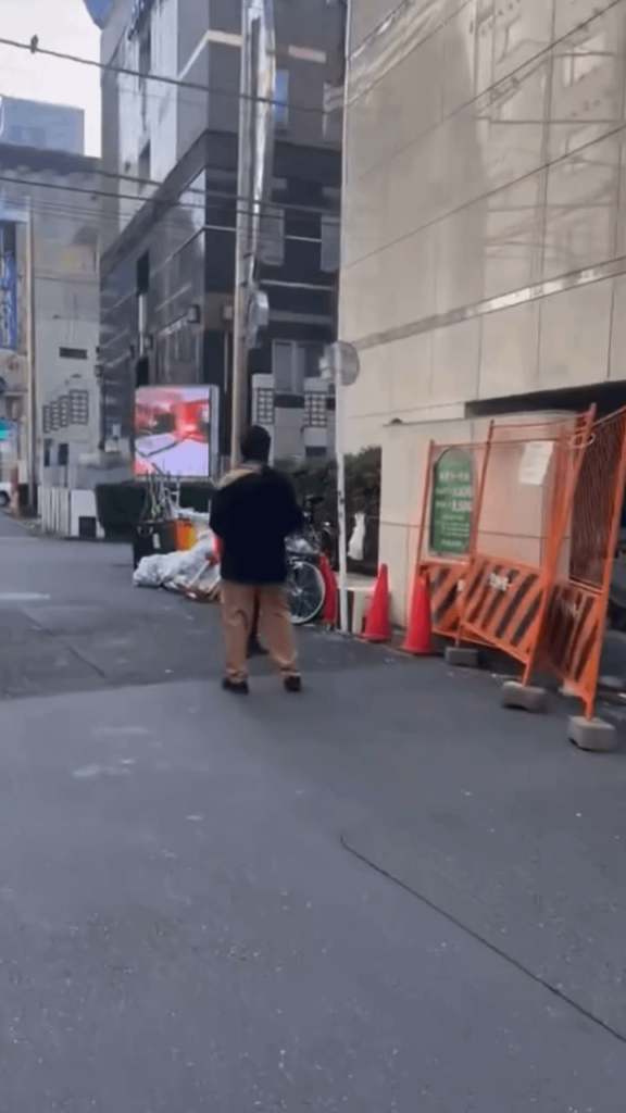 新宿区が絶句した歌舞伎町「ヤバすぎるゴミ屋敷」問題…廃墟ラブホを不法占拠するのは「70歳の迷惑老人」だった！