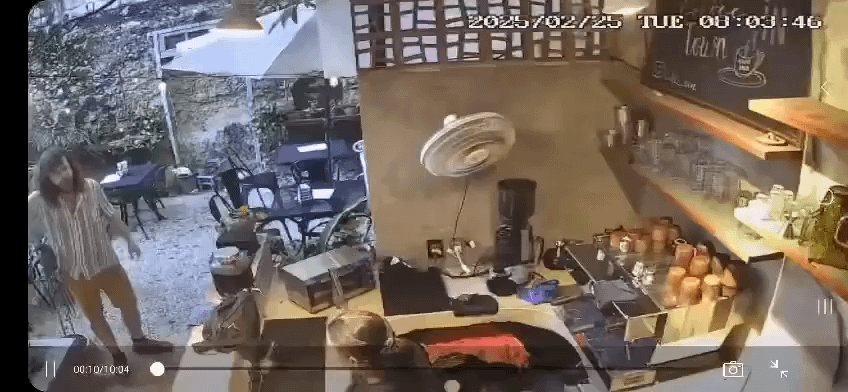 外国の活動家は、メキシコのメリダにあるカフェテリアで雇用されている損害を引き起こし、脅迫を引き起こし、敷地内の音楽の量に悩まされています。