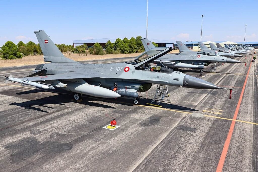 デンマークは、約束されたF-16のほとんどをウクライナに配達します