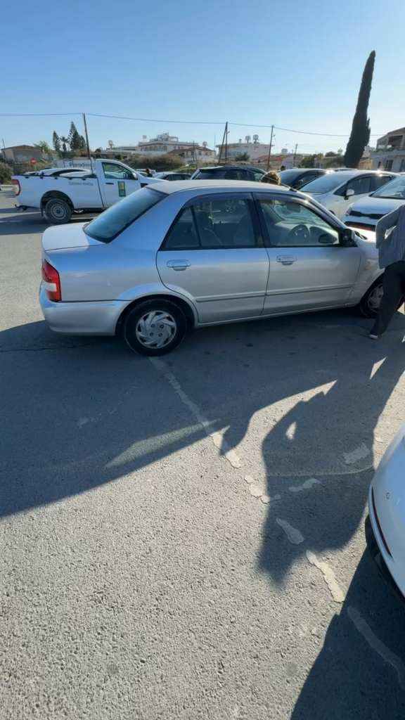 古典的なキプロス駐車場
