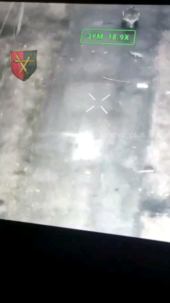 ロシアの侵略者は、ウォークビハインドトラクターで運転しているときにウクライナのドローンに攻撃されました