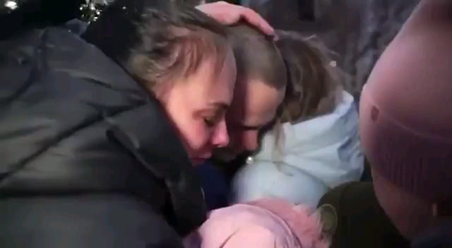 今日、150人のウクライナの擁護者がロシアの捕虜から戻ってきました。それらのいくつかは、2年以上飼育されていました。 2025年2月