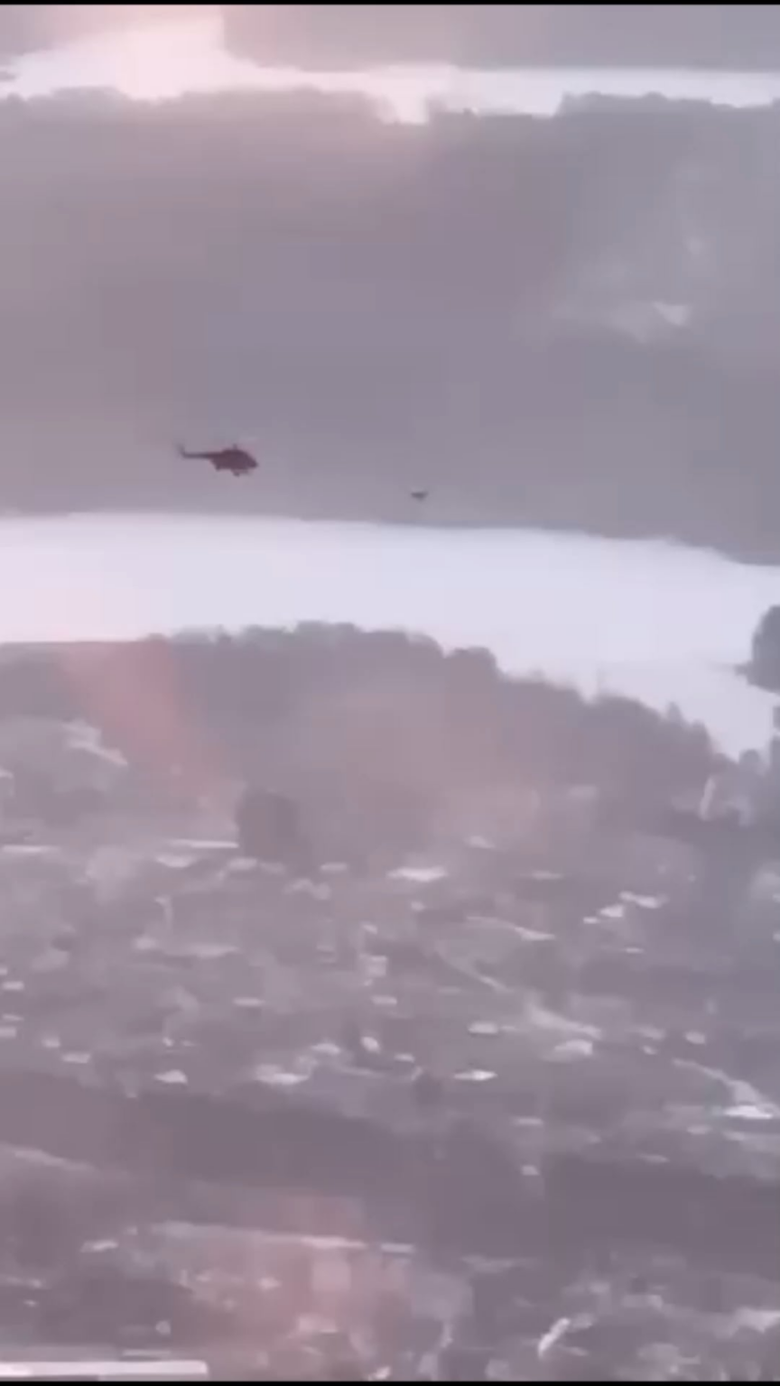 このロシアのシャヘドは、ウクライナ人の普通のヘリコプターパイロットを殺し、致命的な機械との戦いに従事しました。パイロットは、シャープが村から離れるまで待っていました。よく照らしたショットとロシアのカミカゼドローンが撃ち落とされます。