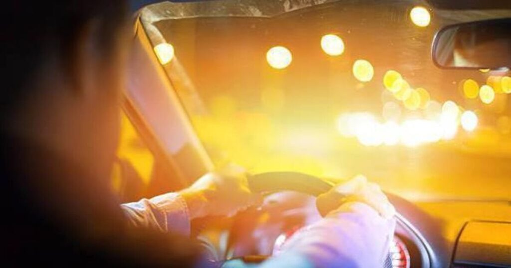 それは私の想像力ではありません...車のヘッドライトは本当に明るいです