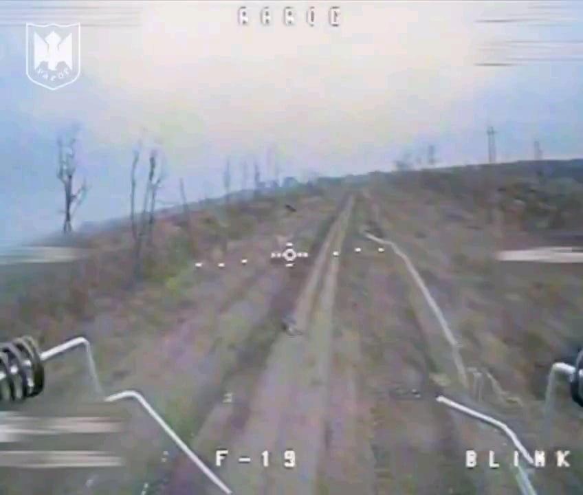 ウクライナの第427回ラログUAV連隊は、チャシブヤーの方向にFPVドローンを備えたロシアの侵略者を破壊します。繰り返しになりますが、ロシア人は興味深い戦術を示します -  FPVドローンがそれらに気付かないことを望んで、凍結しています