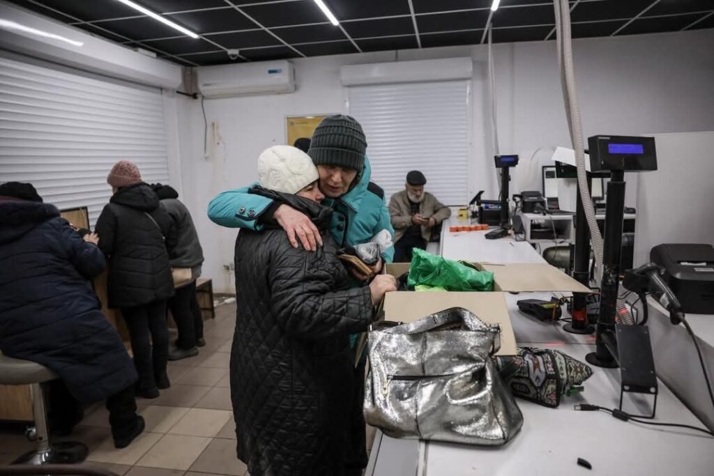 ノバポストは、ロシア軍が都市に近づいてノンストップの砲撃により、ポクロフスクの最後の支店を閉鎖しました