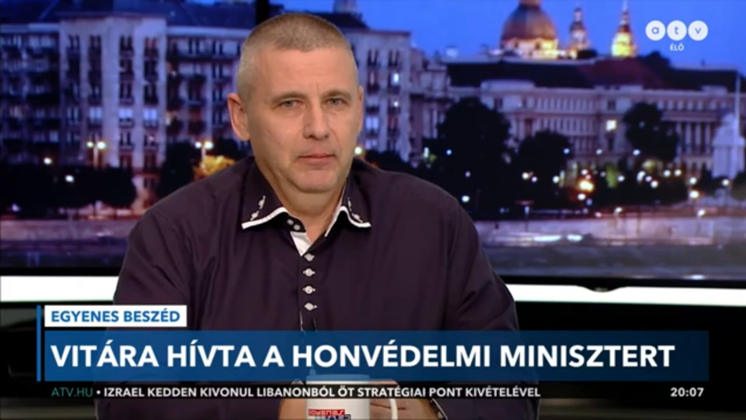KristófSzalay-Bobrovniczkyは非常に勇敢であることに、Rusin Romulus将軍は独立したテレビに挑戦されています。 EGONRónai：私たちはあなたを愛で歓迎します。 ：d