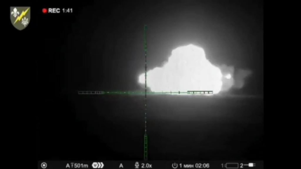 ウクライナのAAAチームの映像は、昨夜、M2ブラウニング.50 HMG火災の1回のバーストでロシアのテロドローンを倒しました。 2025年2月19日