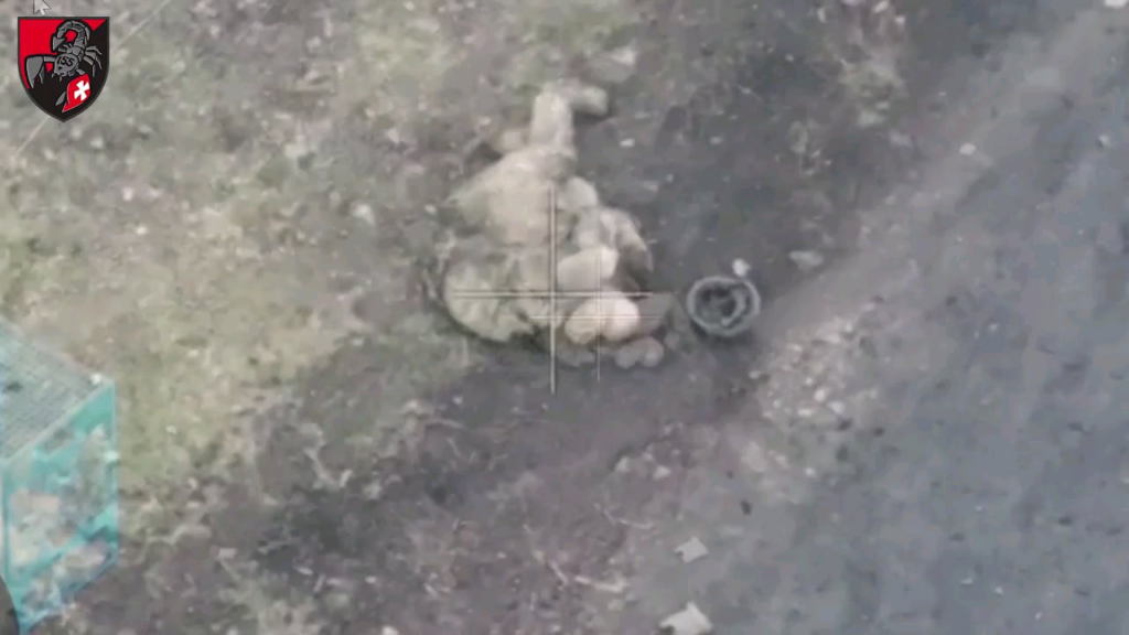 NSFW：第155機の機械化された旅団「ウォールバン」のウクライナ兵は、ポクロフスクの西にあるコトリンにあるロシアの兵士を連れて行きます。 2025年2月 [extended version, no repost]