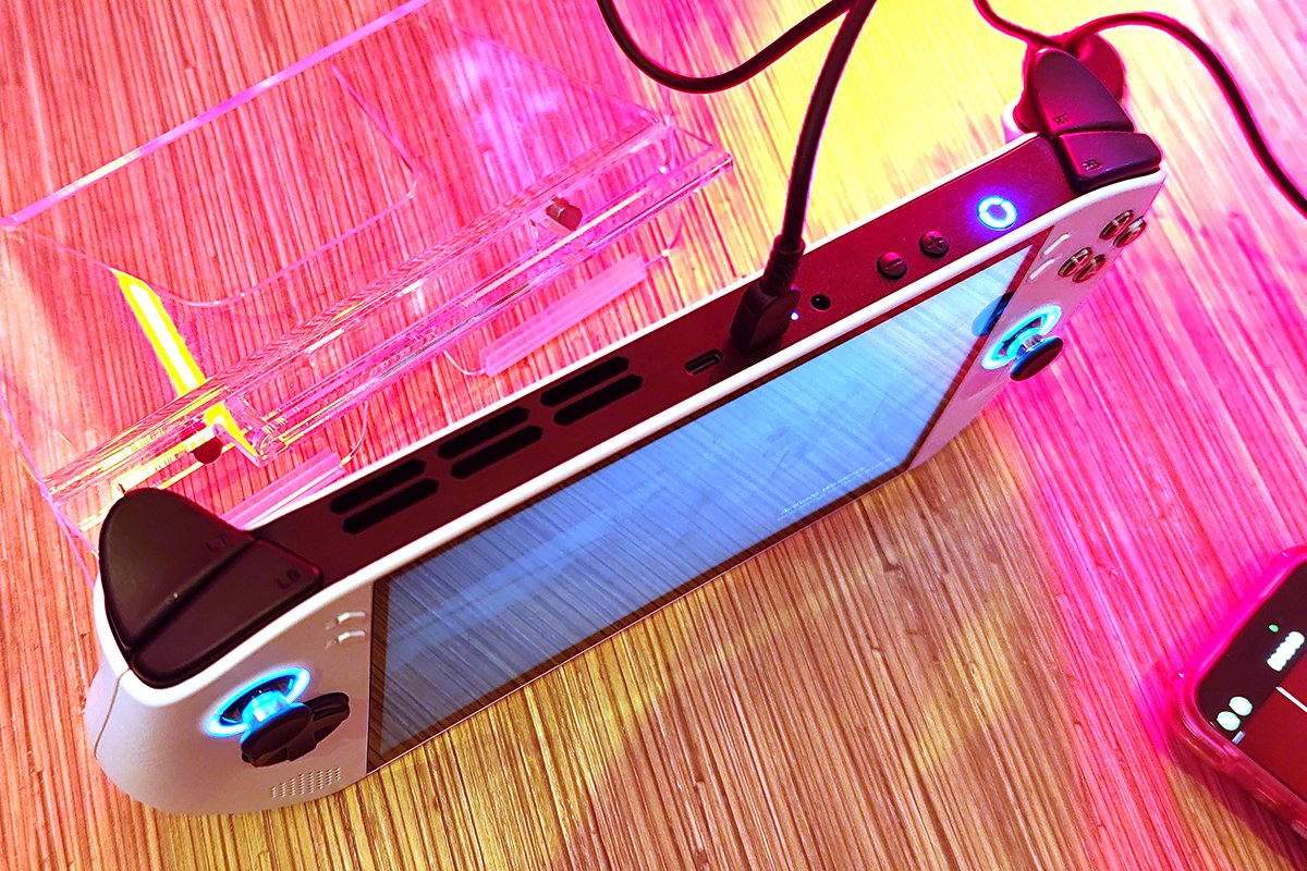 ジョイスティックが一体化された本体デザイン