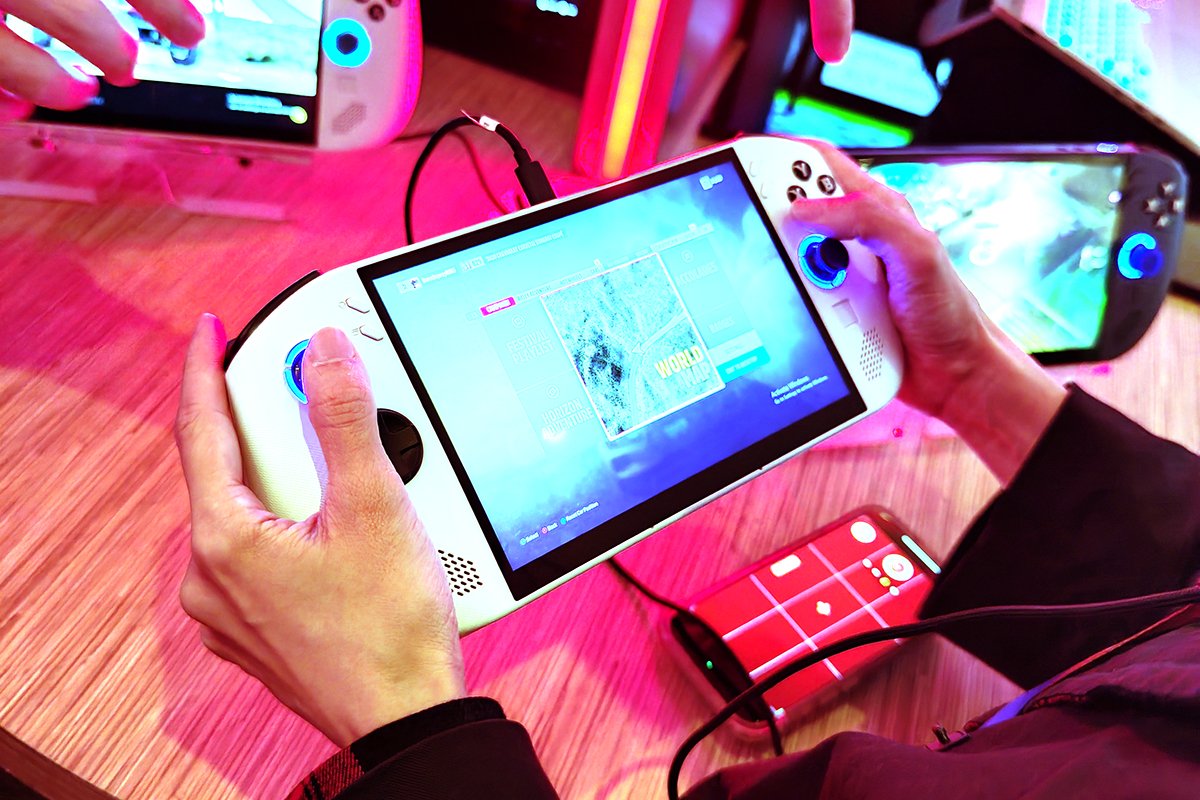 730gはLegion Goの854gよりかなり軽くなった