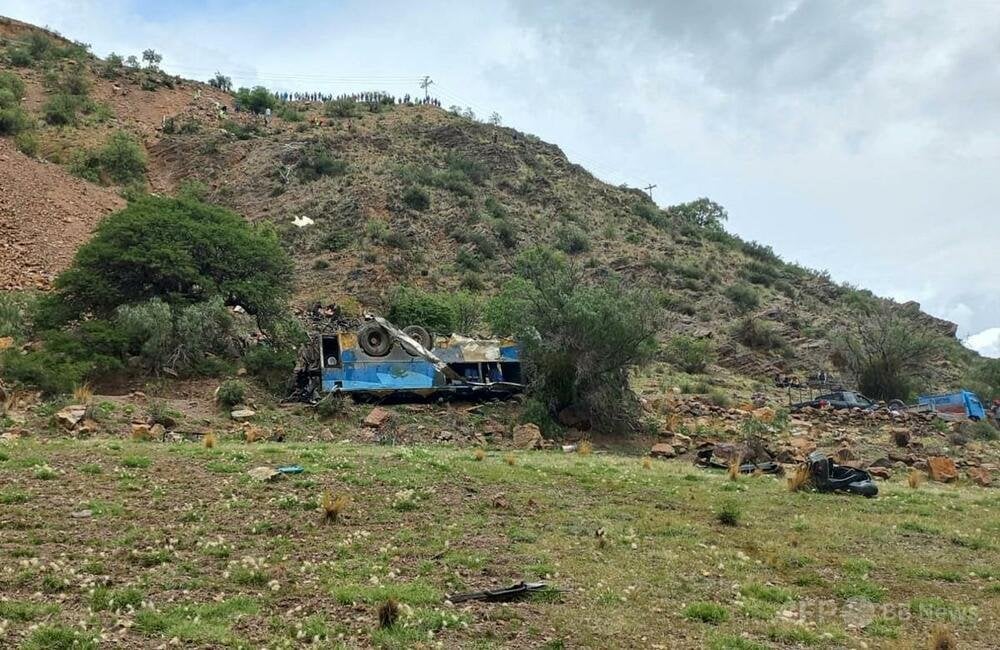 バスが渓谷に転落、30人死亡 ボリビア