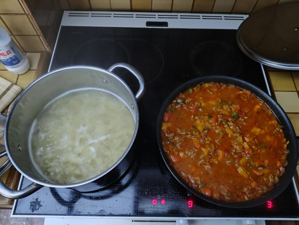 肉を刻んだスパゲッティ、