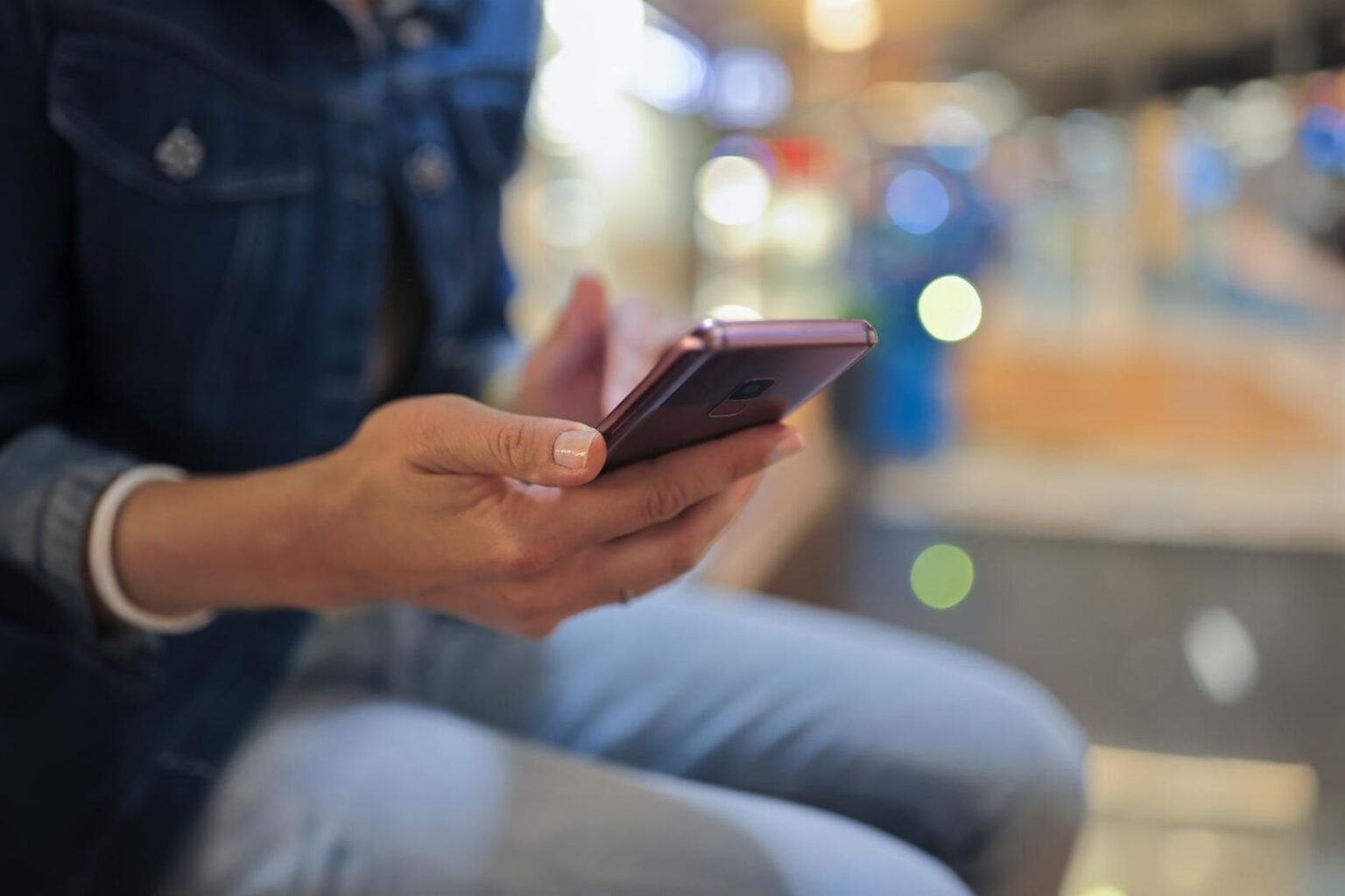 デンマークは学校のスマートフォンを禁止しています-MBL.IS