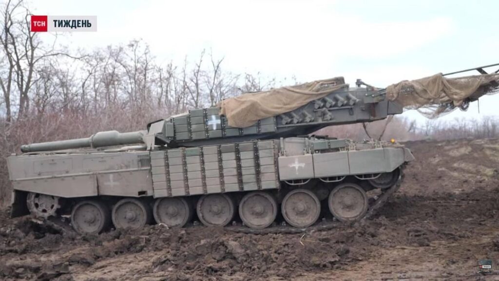 ヒョウ2A4 MBT（K-1 ERAおよび抗ドローン保護）、およびウクライナ軍の155番目の機械化旅団からのフランスのAMX-10RC AFV（追加のスラットアーマーを備えた）。