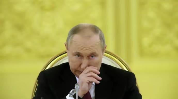 プーチンは、和平交渉中の妥協に興味がなく、彼の条件を押し続けます。同時に、プーチンはウクライナの西部のパートナーを脅迫し、脅迫します。