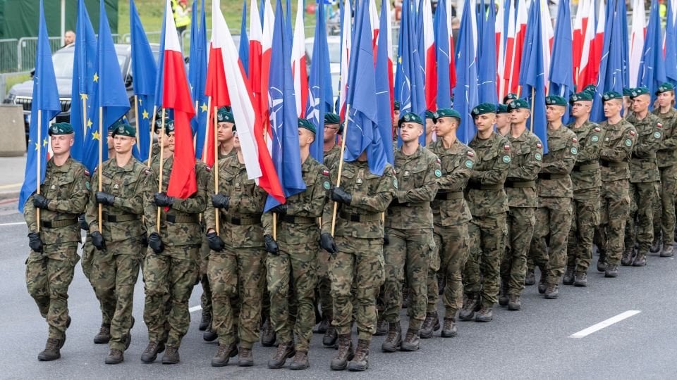 ほとんどのポーランド人は共同EU軍のアイデアをサポートしています、世論調査は示されています