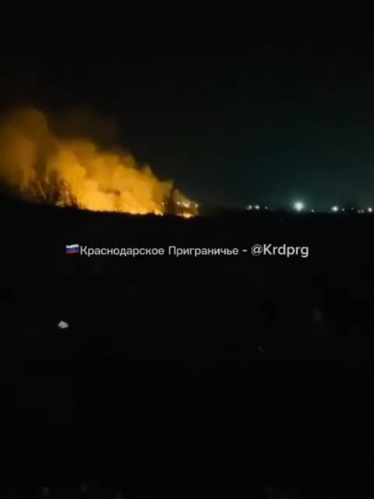 Slawjansk-Na-Kubaniのロシアのエコオイル製油所が燃えています。可能性のある破片の状況。 2025年2月14日