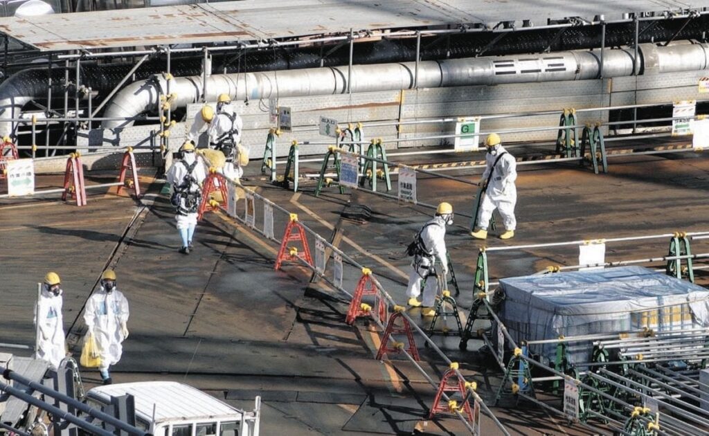「放射線に不安」4割は前年の約3倍…福島第1原発作業員に被爆や汚染の恐れが急増、相次ぐトラブルのせいか