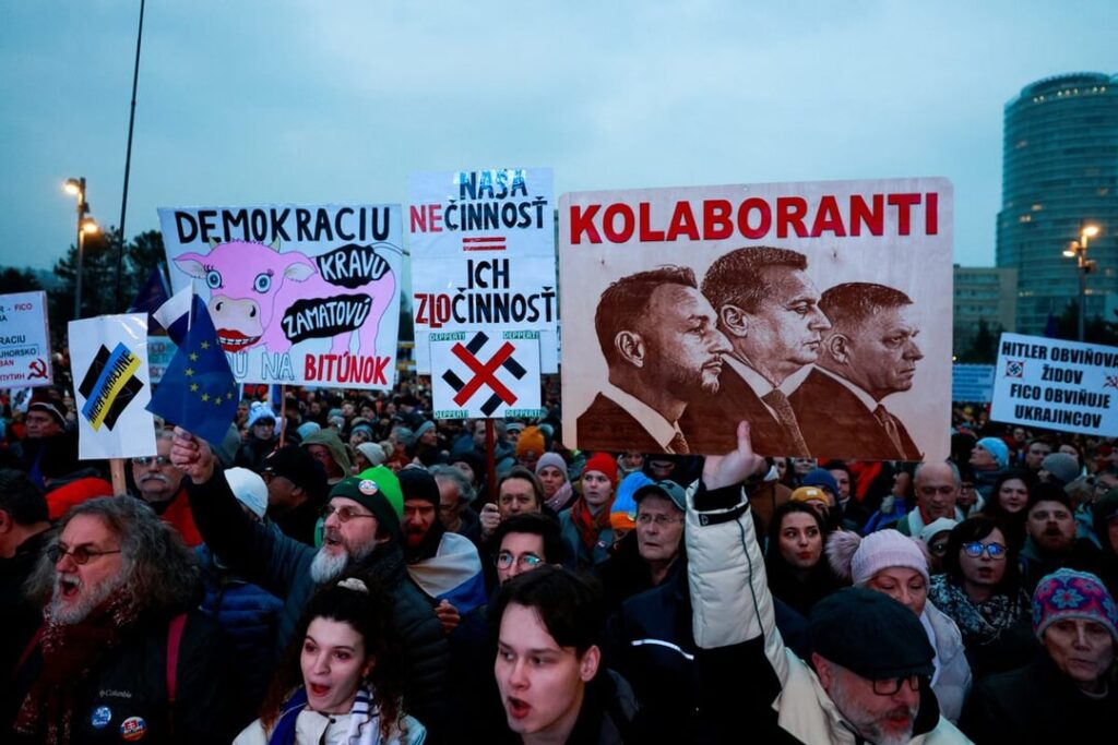スロバキアは再びロシアの友好的な政府に対して実証されました