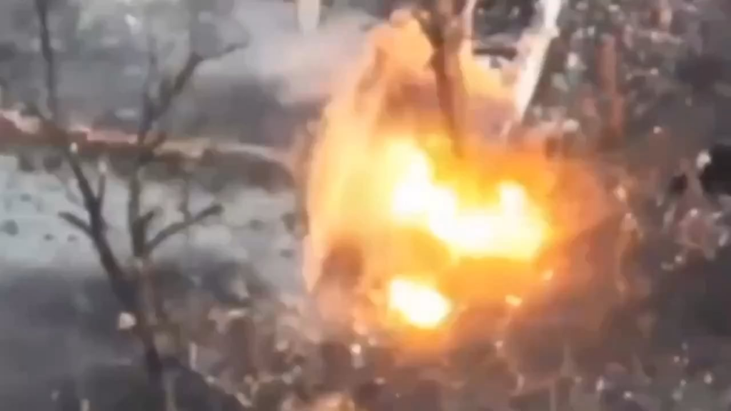 ロシアのストームトルーパーは、ドネツク地域のポクロフスク近くのウクライナの火炎放射器ドローンに見舞われました