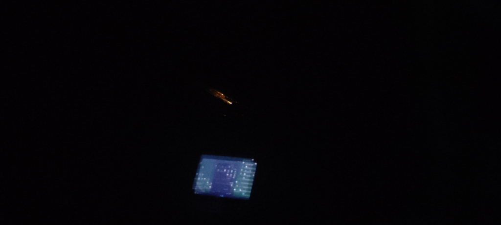 流星の群れのように見えたものが落ちていた