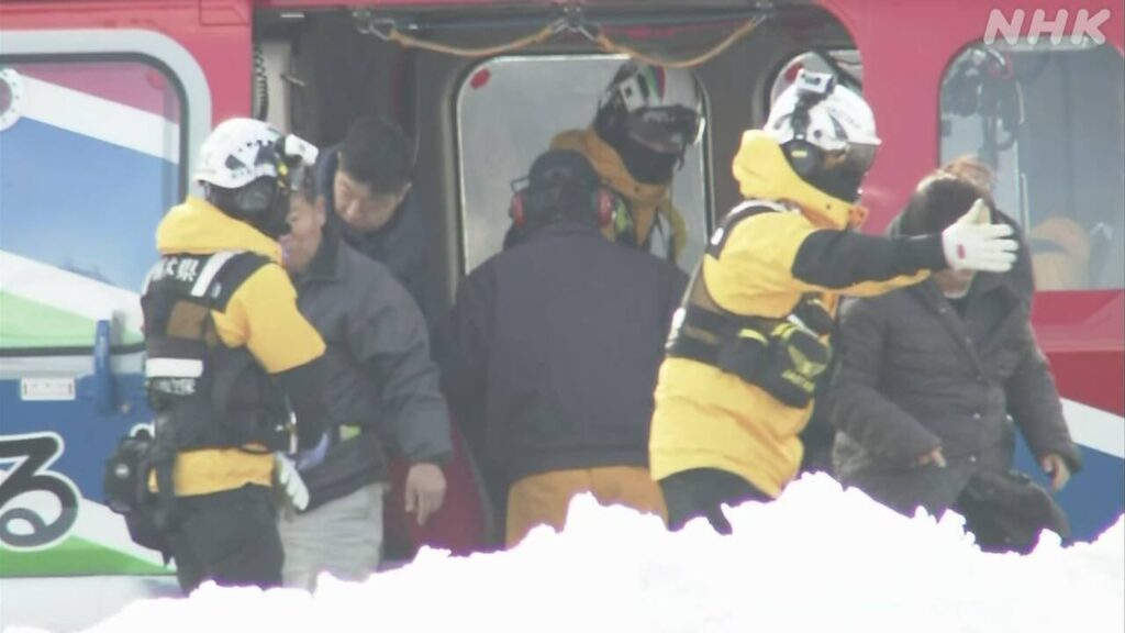 福島 雪崩で孤立状態の旅館宿泊客など40人 防災ヘリで移送完了 | NHK