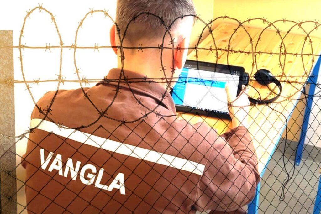 刑務所のbardakk e-system：囚人はポルノを見ていて、コミュニケーションを禁じているに違いない
