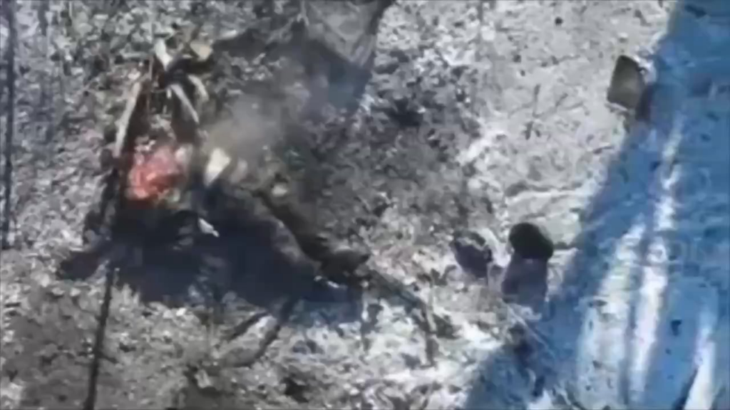 ドローンを落とした手ren弾から直接ヒットした後、ロシアの兵士はすぐに自分の手ren弾で多くのピースに吹き飛ばされます *グラフィック *