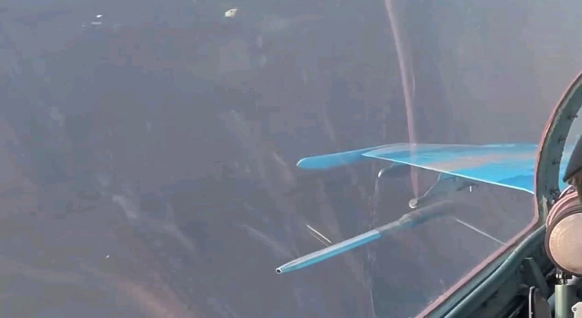 US 1000ポンド（〜460 kg）を使用した第39戦術航空旅団からのウクライナのSU-27の最初の映像は、JDAM-ERキットを備えた83爆弾をマークします。以前は、ウクライナに供給されたのは500ポンド（〜230 kg）のマーク82爆弾のみでした。