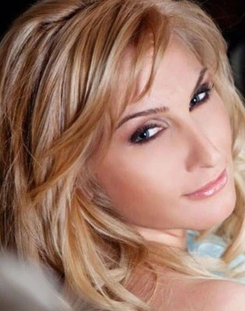逃げるために、イオアナ・ティモフテは爆弾の非難を行いました：有罪殺害、贈収賄、脅迫、投票。政治からすべてを注ぎました