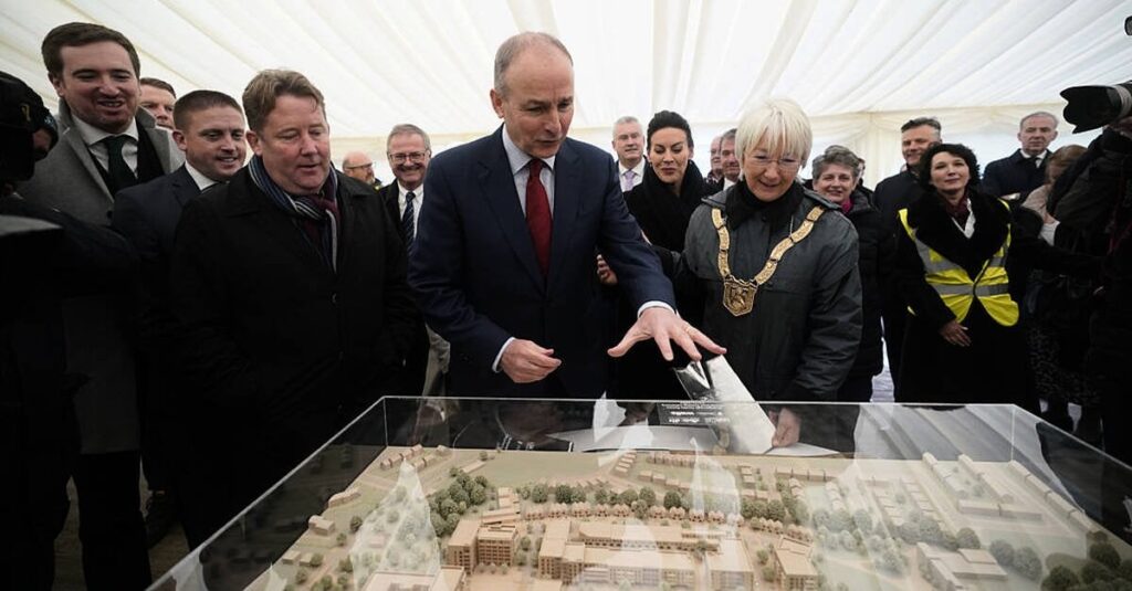 Taoiseachは、住宅を修正するために必要な民間投資が必要だと批判しました