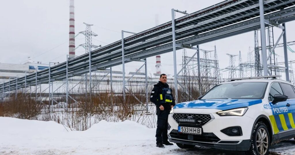 写真警察はナルバの電気インフラストラクチャを撮影しました