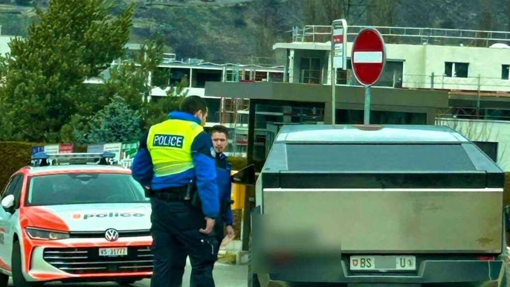 サイバートラックドライバーは、道路が合法ではないため、スイスでサイバートラックを運転したために逮捕されました。車が閉じ込められた
