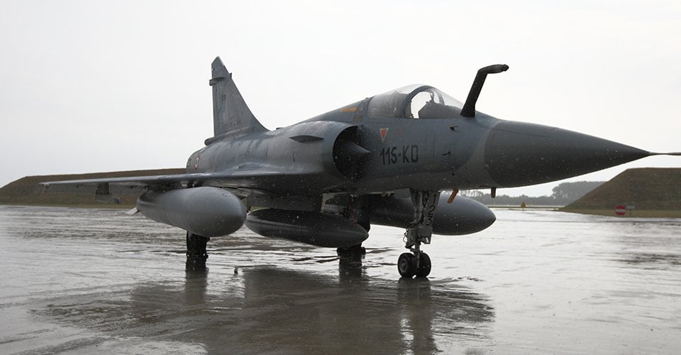 Mirage 2000の戦闘機は、ウクライナのニーズのために近代化されています。ウクライナ航空協会の大統領は述べています。彼は、近代化されたMirage 2000の戦闘機がストームシャドウクルーズミサイルを運ぶことができると指摘しました。