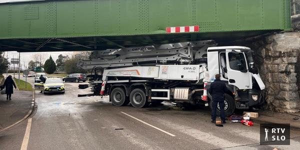 すでにトラックと同じ橋に衝突したドライバーは、物質の影響下にありませんでした