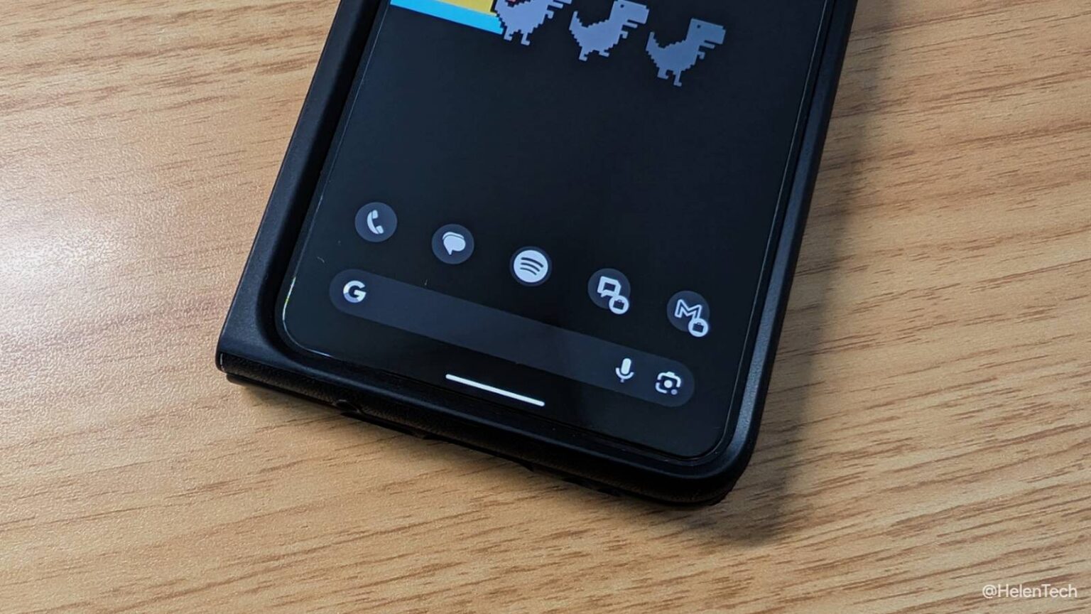 Google Pixel デバイスのホーム画面から検索の「AI モード」にアクセスできるようになるかも | HelenTech ホーム画面の Google 検索ウィジェットの写真