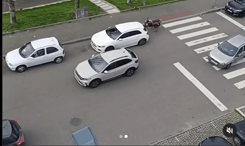 ツアーで駐車した車は違法にそうしませんか？流通方法であるため、駐車場はこの範囲の交通を遮断していますが、ポルトガルの駐車場は最も一般的であり、罰金をもたらしません！