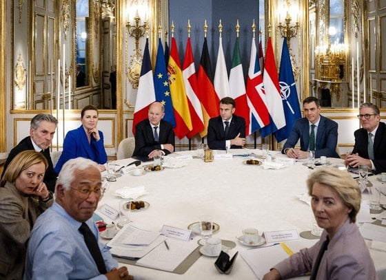 フランスはハンガリーではなく、カナダの新しいヨーロッパのサミットを組織しています。
