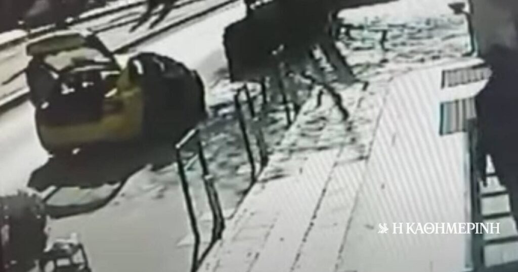 ビデオドキュメント：タクシー運転手は顧客銀行カードを盗んだ - 車両でドラッグして逃げる