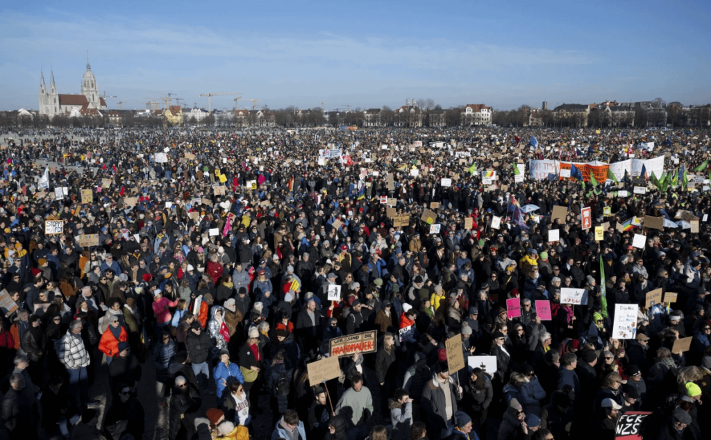 200,000人近くがミュンヘンの遠いAFDに抗議します